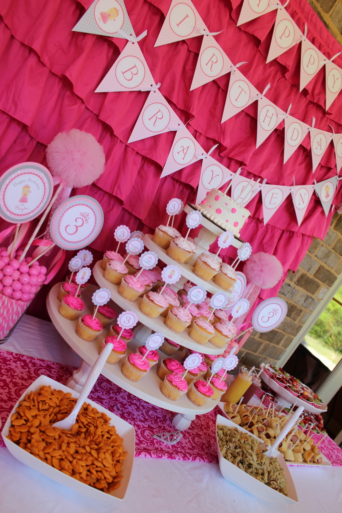 DIY Cupcake Stand - Life in the Green House